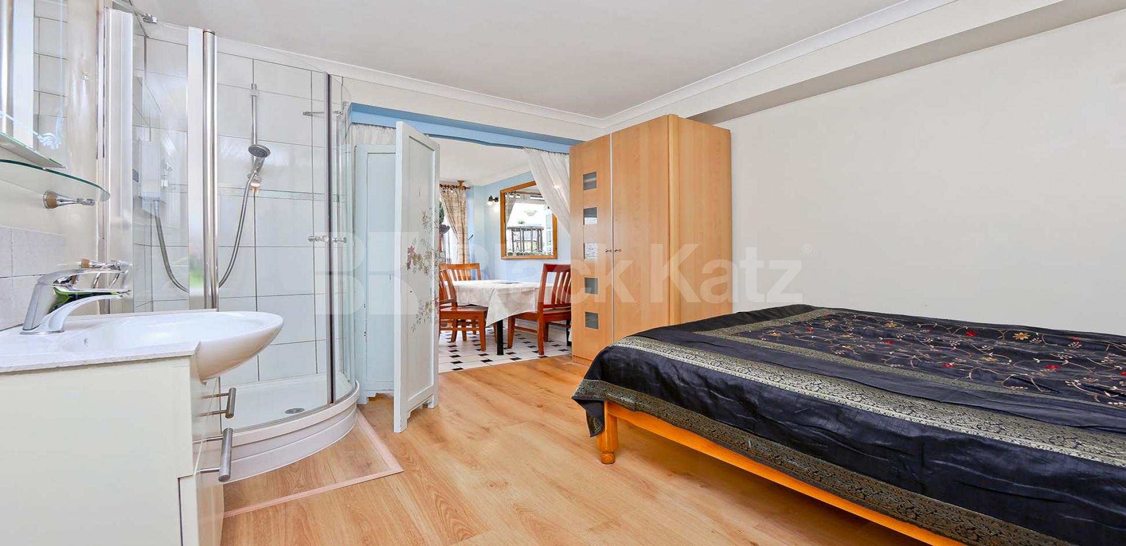 			LET, 1 Bedroom, 1 bath, 1 reception Apartment			 Gladstone Street , Lambeth North/ Waterloo